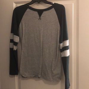 Cute grey and forest green long sleeves shirt!!